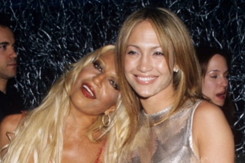 Selebritas Hollywood Jennifer Lopez dan Donatella Versace. (Instagram.com @jlo)