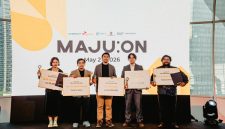 Tim pemenang utama GISACT melakukan sesi foto bersama pada acara “MAJU:ON Final Demo Day” yang diselenggarakan pada tanggal 21 Mei di Garuda Spark Innovation Hub, Indonesia.